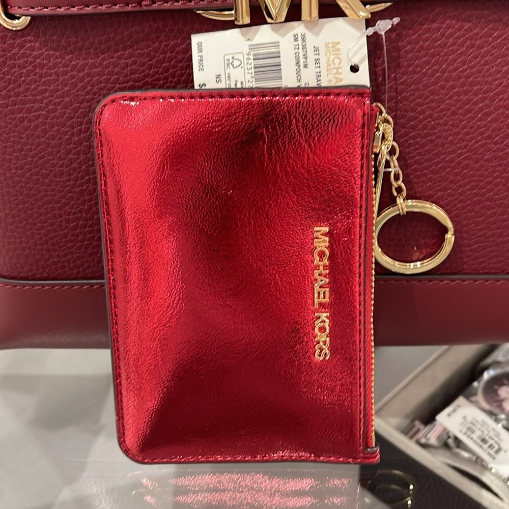 MICHAEL KORS
Jet Set Travel Small Top Zip Coin Pouch With ID Keychain
Crimsn
NWT